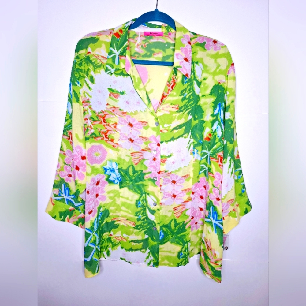 NWT Belissimo Brand "The Tropical button-up" Plus-size blouse. FREE EARRINGS!